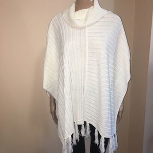 Like new! White/off-white poncho